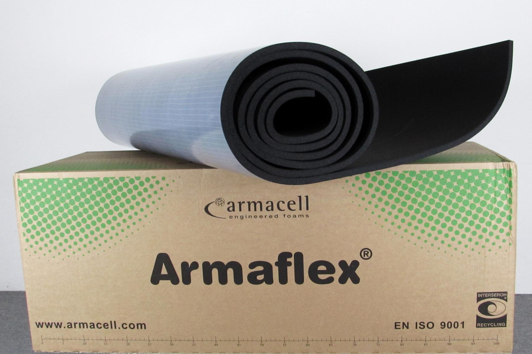 eine Rolle Armaflex AF Kautschukplatte selbstklebend auf Karton