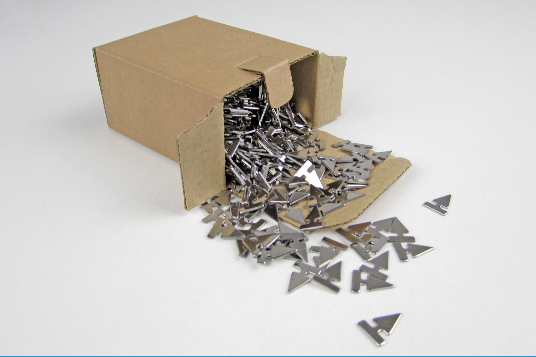 eine Packung KAD-Nieten