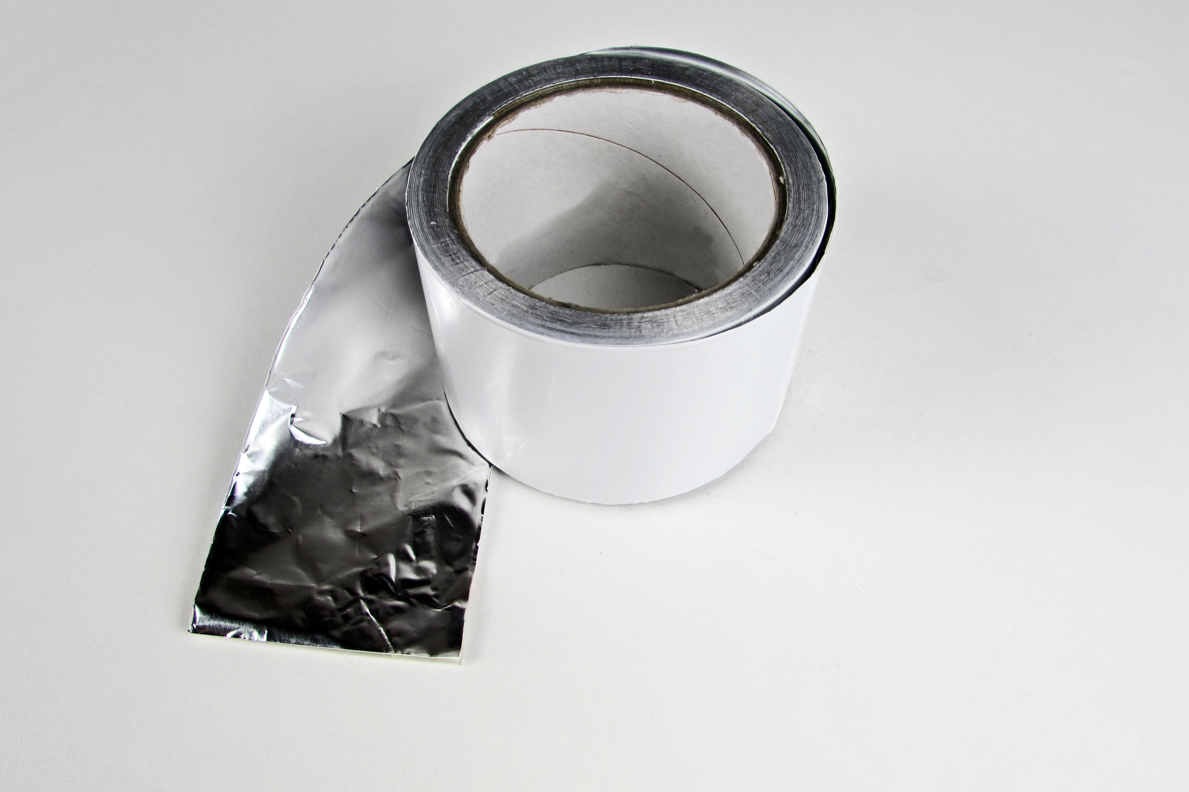 eine Rolle ALUJET Reinaluminium-Klebeband